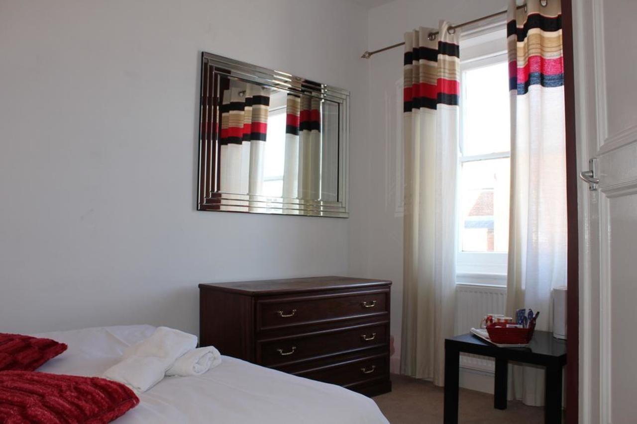 The George Hotel Stansted Airport Бішопс-Стортфорд Екстер'єр фото