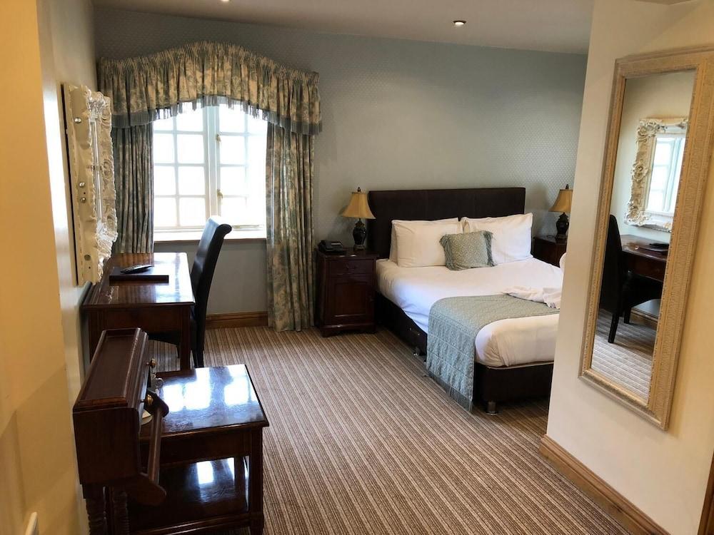 The George Hotel Stansted Airport Бішопс-Стортфорд Екстер'єр фото
