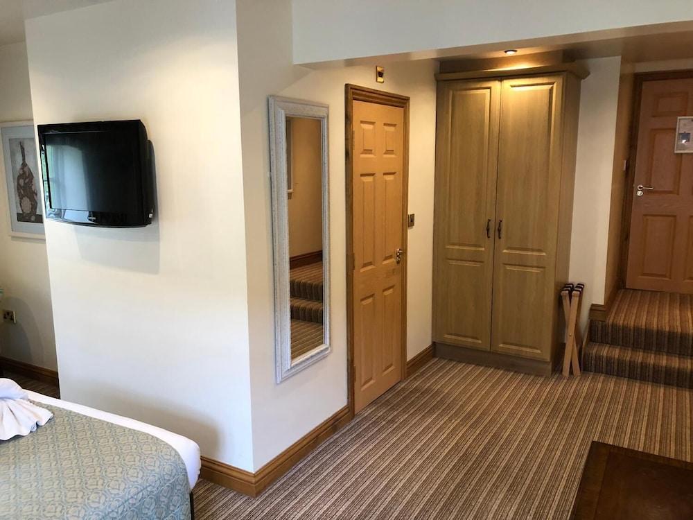 The George Hotel Stansted Airport Бішопс-Стортфорд Екстер'єр фото