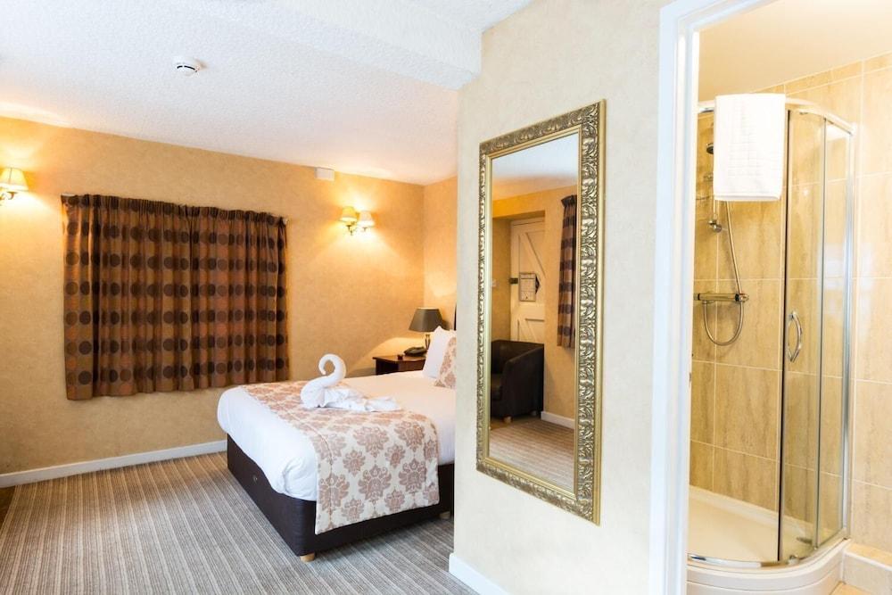 The George Hotel Stansted Airport Бішопс-Стортфорд Екстер'єр фото