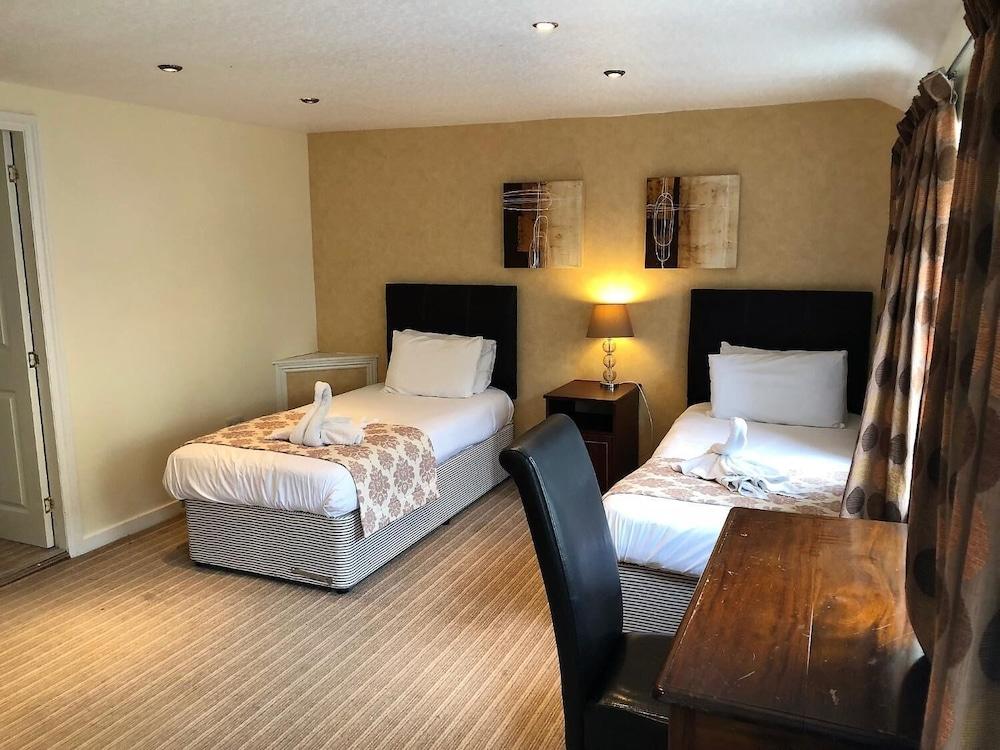 The George Hotel Stansted Airport Бішопс-Стортфорд Екстер'єр фото