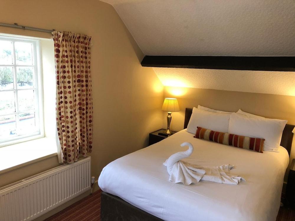 The George Hotel Stansted Airport Бішопс-Стортфорд Екстер'єр фото