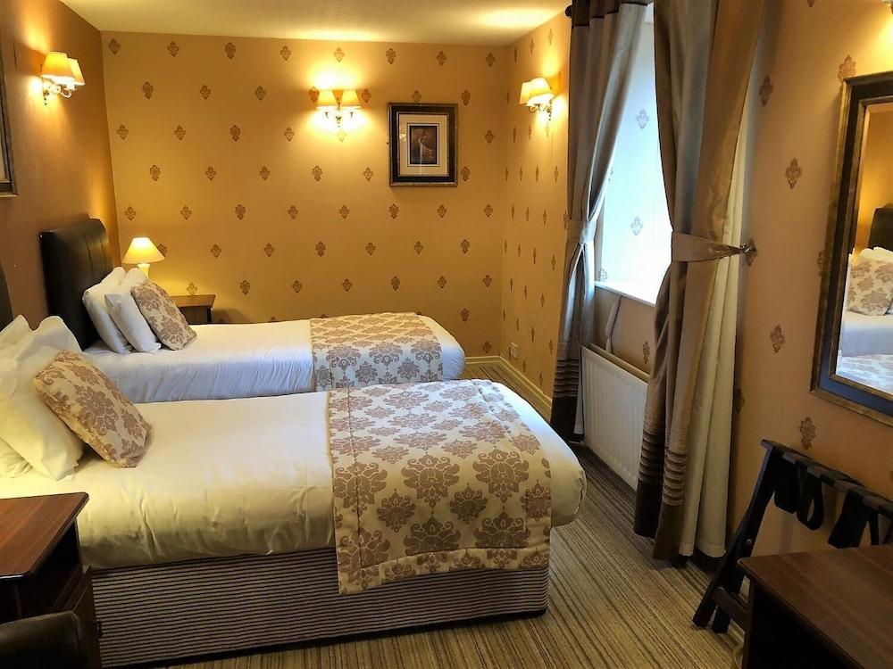 The George Hotel Stansted Airport Бішопс-Стортфорд Екстер'єр фото