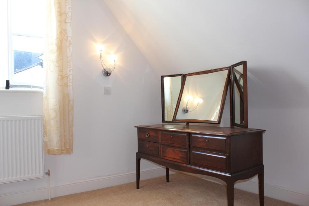 The George Hotel Stansted Airport Бішопс-Стортфорд Екстер'єр фото